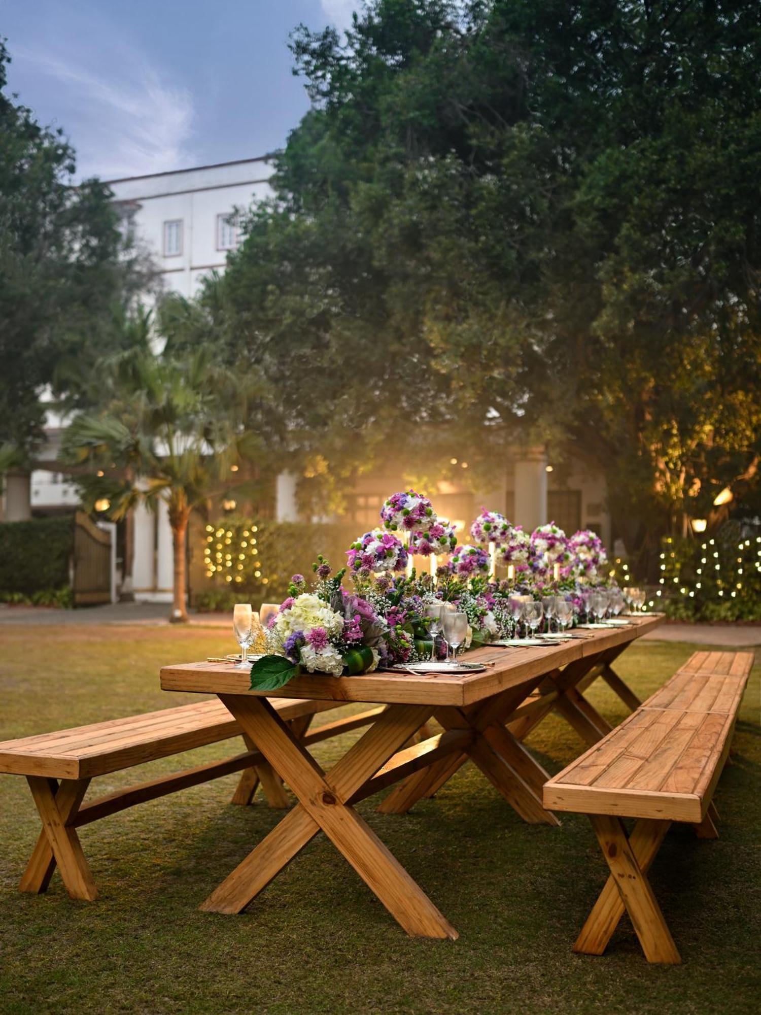 Ambassador, New Delhi - Ihcl Seleqtions Hotel Bagian luar foto The lawns at the Taj Bengal