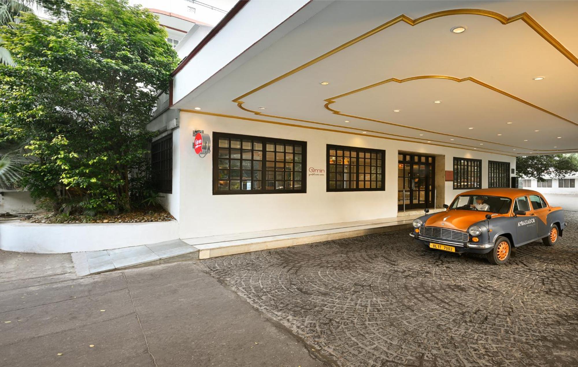 Ambassador, New Delhi - Ihcl Seleqtions Hotel Bagian luar foto The entrance of the Swiss Embassy in Kuala Lumpur
