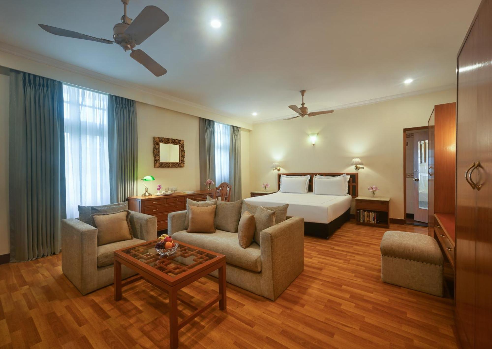 Ambassador, New Delhi - Ihcl Seleqtions Hotel Bagian luar foto A suite at the hotel