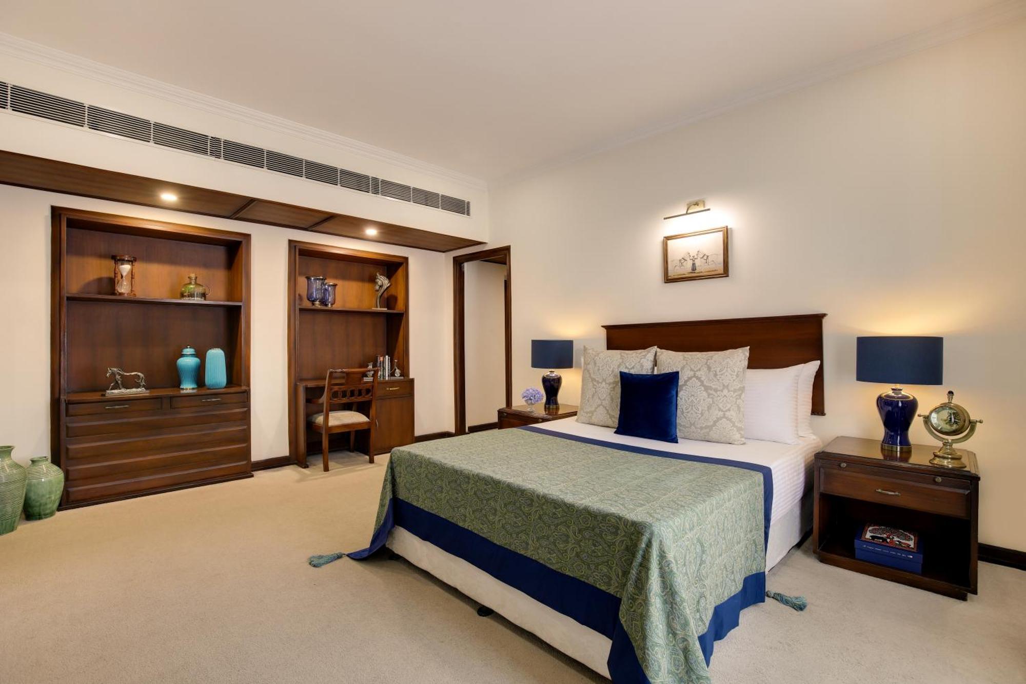 Ambassador, New Delhi - Ihcl Seleqtions Hotel Bagian luar foto A bedroom at the Taj Bengal